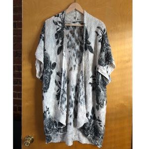 Abercrombie & Fitch floral sweater kimono